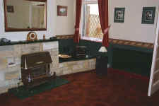 Middle Lounge before copy.jpg (85380 bytes)