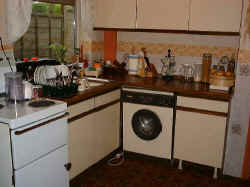Kitchen before.JPG (53947 bytes)