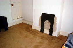 Middle bedroom before..jpg (86401 bytes)