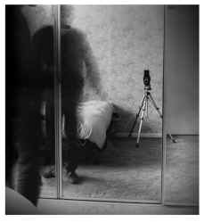 Mirror blurred web.jpg (122324 bytes)