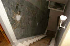 stairs.jpg (55041 bytes)